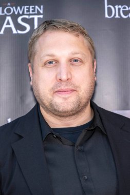 Yapımcı Ryan Kelly, The Lumiere Music Hall Theater, Los Angeles, CA, 8 Ağustos 2024 'te Kırılan Camlar' ın Los Angeles Festivali 'ne katıldı.