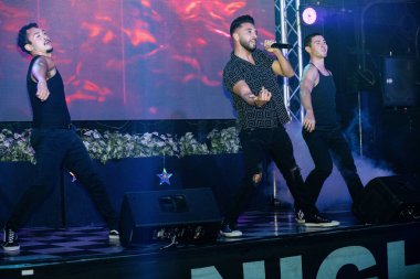 Şarkıcı / dansçı Robert Rene ve dans partnerleri ADIL C 'Aura' Los Angeles Tour and Music Release Party Club Bahia, Los Angeles, CA, 28 Ağustos 2024