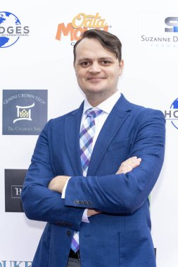 Aktör Eric Steven Larson, 15 Eylül 2024 'te Lucy' nin Kuaför Salonu 'nda Suzanne DeLaurentiis' in 76.