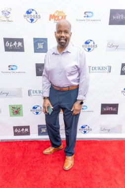 Talk Show sunucusu J B Wanza, Jr., 15 Eylül 2024 'te Lucy' nin Kuaför Salonu 'nda Suzanne DeLaurentiis' in 76.