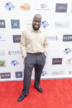 Gerçeğin Arkasındaki Gerçek Yöneticisi Dylan Washington, 15 Eylül 2024 'te Lucy' nin Kuaför Salonu 'nda Suzanne DeLaurentiis' in 76.