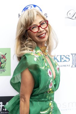 Tasarımcı Celeste Friedman, 15 Eylül 2024 'te Lucy' nin Kuaför Salonu 'nda Suzanne DeLaurentiis' in 76.