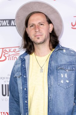 Yazar / Aktör Thomas Patrick, Paris Rüyaları 'na katılıyor. Jake Stirn' in 19 Eylül 2024 'te Hotel Ziggy, Los Angeles' taki EP tanıtımına katılıyor.