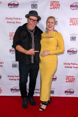 Yönetmen Nick Lyon ve eşi Chase 29 Eylül 2024 'te Los Angeles Ziggy Oteli' nde Hugh Peeple 'in ilk Smash Hit 2 Room Dance' ine katıldı.