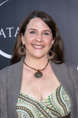 Aktris / Yazar Paula Price, SATARA Wellness 'in SATARA-House of Mystical Wellness, Los Angeles, CA, 30 Eylül 2024' teki açılış törenine katıldı.