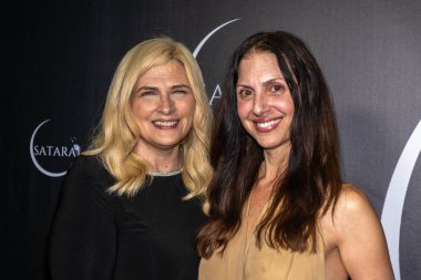 PR Jackie Lewis, SATARA Wellness 'in sahibi Rebecca Prephan SATARA Wellness resmi SATARA-House of Mystical Wellness, Los Angeles, CA, 30 Eylül 2024 Büyük Açılış Kutlamasına katıldı.