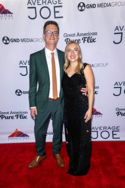 Besteci Andrew Morgan Smith ve eşi Kaitlin, 1 Ekim 2024 'te TCL Çin Tiyatrosu' nda AVERAGE Joe adlı uzun metrajlı filmin dünya prömiyerine katılmıştır.