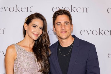 Çağrışım Kurucusu Janina Washington, Aktör Mike Manning Evoken 'e katıldı - Evoken, Los Angeles' ta birinci yıl dönümü kutlamaları, CA, 5 Ekim 2024