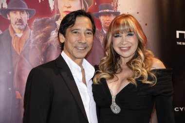 Aktör Keith Cooke, Aktris Cynthia Rothrock, 9 Ekim 2024 'te Los Angeles Güzel Sanatlar Tiyatrosu' nda BLACK CREEK 'in Özel Los Angeles galasına katıldı.