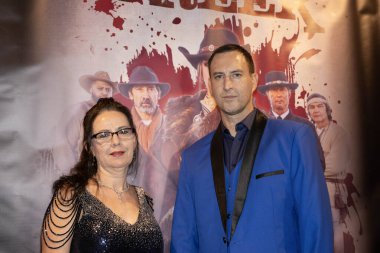 Girişimci Theresa Kullander, Aktör Paul Pinckard, Los Angeles Güzel Sanatlar Tiyatrosu 'ndaki Özel Los Angeles Prömiyeri' ne katıldı.