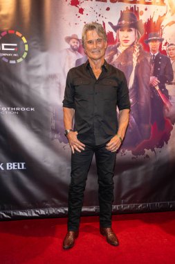 Aktör Richard Norton, Los Angeles Güzel Sanatlar Tiyatrosu 'nda BLACK CREEK' in 9 Ekim 2024 tarihli özel Los Angeles prömiyerine katıldı.