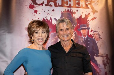 Oyuncu Forbes Riley, Aktör Richard Norton, 9 Ekim 2024 'te Los Angeles Güzel Sanatlar Tiyatrosu' nda BLACK CREEK 'in Özel Los Angeles Premiere' ine katıldı.