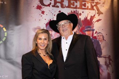 Oyuncu Janine Avanti, Aktör Lucian Hite Lyall III, Los Angeles Güzel Sanatlar Tiyatrosu 'ndaki Özel Los Angeles Prömiyeri' ne katıldı.