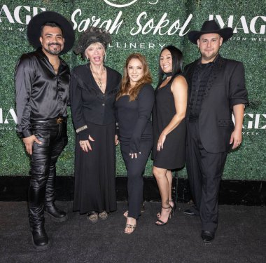 İçerik Yaratıcısı Margo Perez, Aktris Patti Negri, Image Fashion Week 'in CEO' su / yapımcısı Cynthia Najares, MVR Halkla İlişkiler CEO / Yapımcısı Melissa Rodriguez, Image Fashion Week Week 'in CEO / Yapımcısı Ivan Arce Sarah Sokol ile birlikte Image Moda Haftası açılış gösterisine katıldı.  