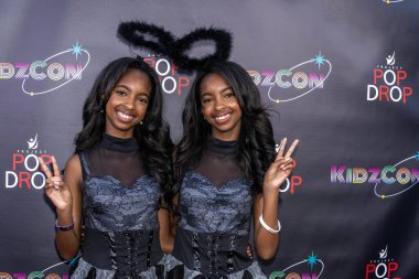 Aktris Aliyah ve Alexis Harris, 11 Ekim 2024 'te Rolling Green Arts District, Los Angeles' taki James Harden Kidzcon Yardım Projesi 'ne katıldı.