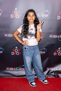 Aktris Zara Jirgis, 11 Ekim 2024 'te Rolling Green Arts District, Los Angeles' ta James Harden, Kidzcon Yardım Projesi 'ne katıldı.