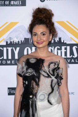 Yönetmen Khatia Maglkelidze, 13 Ekim 2024 'te Harmony Gold Theater, Los Angeles' ta Melek Kadın Film Festivali ve Ödülleri 'ne katıldı.
