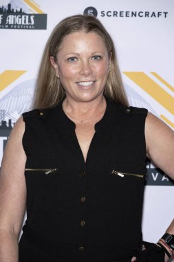 Yönetmen Sara Hills, Harmony Gold Theater, Los Angeles, CA, 13 Ekim 2024 'te Melek Kadın Film Festivali ve Ödülleri' ne katıldı.