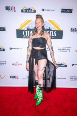 Aktris / Yazar Pixie Indigo, Harmony Gold Theater, Los Angeles, CA, 13 Ekim 2024 'te Melek Kadın Film Festivali ve Ödülleri' ne katıldı.