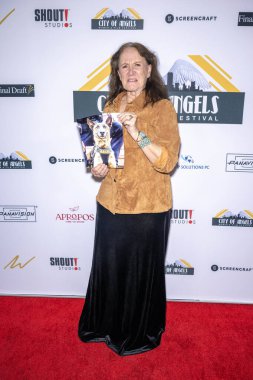 Yönetmen Patsy Dunn, Harmony Gold Theater, Los Angeles, CA, 13 Ekim 2024 'te Melek Kadın Film Festivali ve Ödülleri' ne katıldı.