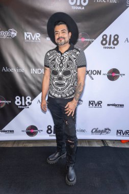 İçerik Yaratıcısı Margo Perez, Sanayi Bağlantısını Kutluyor. 1. Yıl dönümünü 3. Üs, Los Angeles, CA, 17 Ekim 2024 'te kutluyor.