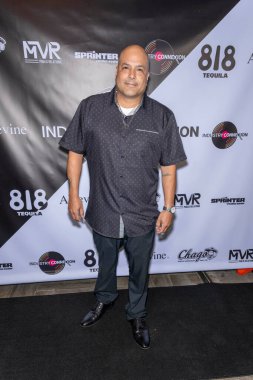 Yapımcı Robert Degadillo, 1. Yıl dönümünü 3. Üs, Los Angeles, CA, 17 Ekim 2024 'te kutluyor.