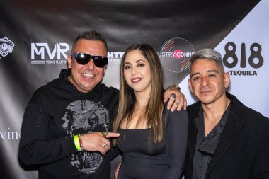 Etkilenen Ralph Ramirez, Endüstri Bağlantısının Kurucusu Roberto Barron eşi Claudia ile birlikte 17 Ekim 2024 'te Los Angeles, Kaliforniya' daki 3.