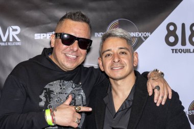 Etkilenen Ralph Ramirez, Endüstri Bağlantısı 'nın kurucusu Roberto Barron, Sanayi Bağlantısı' nın 1. Yıldönümünü 3. Üs, Los Angeles, CA, 17 Ekim 2024 'te kutladı.