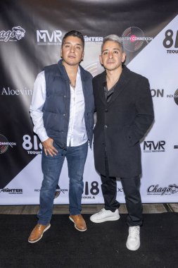 CEO Barron Home Loans Fernando Barron, Endüstri Connexion 'un kurucusu Roberto Barron, 1. Yıldönümünü 3. Üs, Los Angeles, CA, 17 Ekim 2024' te kutladı.