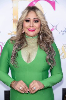 Model Nadia Walker, Hilton, Los Angeles, CA, 19 Ekim 2024 'te DoubleTree' deki Drisha 'nın Dolap Çatı Açılış Partisi' ne katılıyor.