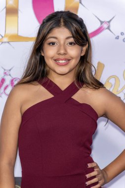 Dansçı Kassandra Becerra, Hilton, Los Angeles, CA, 19 Ekim 2024 'te DoubleTree' deki Drisha 'nın Dolap Çatı Açılış Partisi' ne katılıyor.