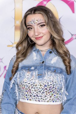 Şarkıcı Desi G, Hilton, Los Angeles, CA, 19 Ekim 2024 'te DoubleTree' deki Drisha 'nın Dolap Çatı Açılış Partisi' ne katıldı.