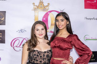 Model Grace Rutherford, Aktris / Model Ahnnika Velasquez Hilton, Los Angeles, CA, 19 Ekim 2024 'de Drisha' nın Dolap Çatısı LAFW Açılış Partisi 'ne katıldı.