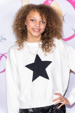 Model / Aktris Zuri Miles, Hilton, Los Angeles, CA, 19 Ekim 2024 'te Drisha' nın Dolap Çatı Açılış Partisi 'ne katılıyor.