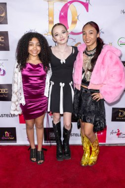 Şarkıcı Ayla Rae, Aktris Charlie Townsend, Aktris Eden Skye Sicam Hilton, Los Angeles, CA, 19 Ekim 2024 'te Drisha' nın Los Angeles 'taki Dolap Çatı Açılış Partisi' ne katıldılar.