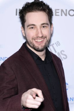 Aktör Brad Belemijian Başkaldırı 'ya katıldı. Los Angeles Suç Filmi' nin galası. Onu Harmony Gold Tiyatrosu 'nda gömdü.