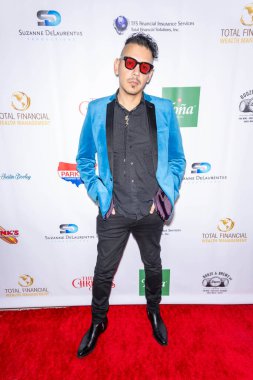 Yönetmen Ryan M. Luevano 13 Kasım 2024 'te Los Angeles Güzel Sanatlar Tiyatrosu' ndaki Noel Zinciri 'ne katıldı.