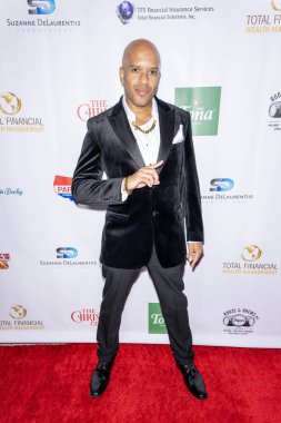 Müzisyen Roycel Aşçıları 13 Kasım 2024 'te Los Angeles Güzel Sanatlar Tiyatrosu' ndaki Noel Zinciri 'ne katıldı.