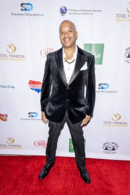 Müzisyen Roycel Aşçıları 13 Kasım 2024 'te Los Angeles Güzel Sanatlar Tiyatrosu' ndaki Noel Zinciri 'ne katıldı.