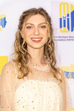 Aktris / Yapımcı Isabella Blake Thomas, Monique Woolley Vakfı 4. Geleneksel Bağış Galasına katılıyor.