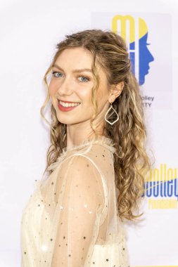 Aktris / Yapımcı Isabella Blake Thomas, Monique Woolley Vakfı 4. Geleneksel Bağış Galasına katılıyor.