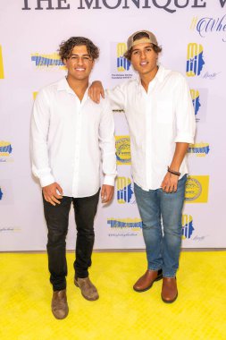 Sanatçılar / Müzikal Sanatçılar Mason Countinho ve Julez Continho, Monique Woolley Vakfı 'nın XO Şölen Salonu, Los Angeles, CA, 16 Kasım 2024' teki 4.