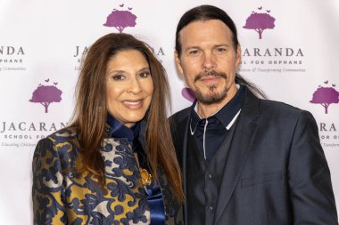 TV Haberleri spikeri Christine Devine, Aktör / Müzisyen Sean McNabb Jacaranda Vakfı 'nın 2024 Yıllık Galasına ve Londra Batı Hollywood Oteli, Los Angeles, CA, 17 Kasım 2024