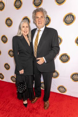 Yetenek Tanıtımcısı Howie Rosen ve eşi Debbie 2024 'te AVALON Hollywood ve Bardot, Los Angeles' ta Hollywood Müzik Ödülleri 'ne katıldı.