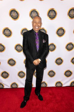Müzisyen Ralph Johnson- Earth, Wind and Fire 2024 AVALON Hollywood ve Bardot, Los Angeles 'ta The Hollywood Music In Media Ödülleri' ne katıldı.