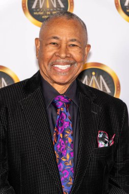 Müzisyen Ralph Johnson- Earth, Wind and Fire 2024 AVALON Hollywood ve Bardot, Los Angeles 'ta The Hollywood Music In Media Ödülleri' ne katıldı.