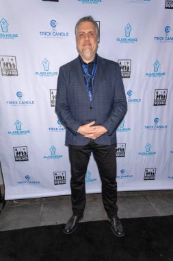 Yapımcı John Przybylinski, Trick Candle Productions 'a katılıyor. Los Angeles Premiere' Dark Night of the Soul 'ı sunar. Harmony Gold Theater, Los Angeles, CA, 2 Aralık 2024