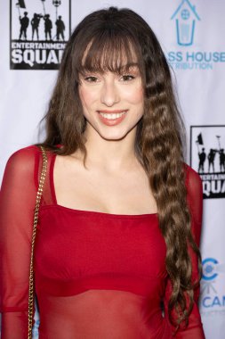 Aktris Jennifer Michele De Winter, Trick Candle Prodüksiyon 'a katılıyor Los Angeles Premiere' in Harmony Gold Theater, Los Angeles 'ta 