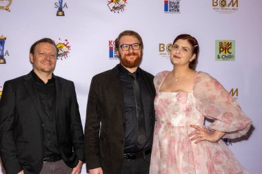 Görüntü Yönetmeni Robert Toth, Yapımcı Cameron Barrett, Yönetmen Chantal Massuh, Londra Batı Hollywood Oteli 'nde The Spirit of Independence Awards, Los Angeles, CA, 7 Aralık 2024