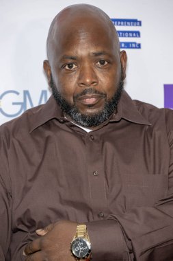 West Coast Heavies Başkanı ve CEO 'su J Adams, Girişimci Eğitim Merkezi A.Ş.' ne katıldı. 21 Aralık 202 'de EECI Ofisi' nde Büyük Kutlama ve Açık Ev